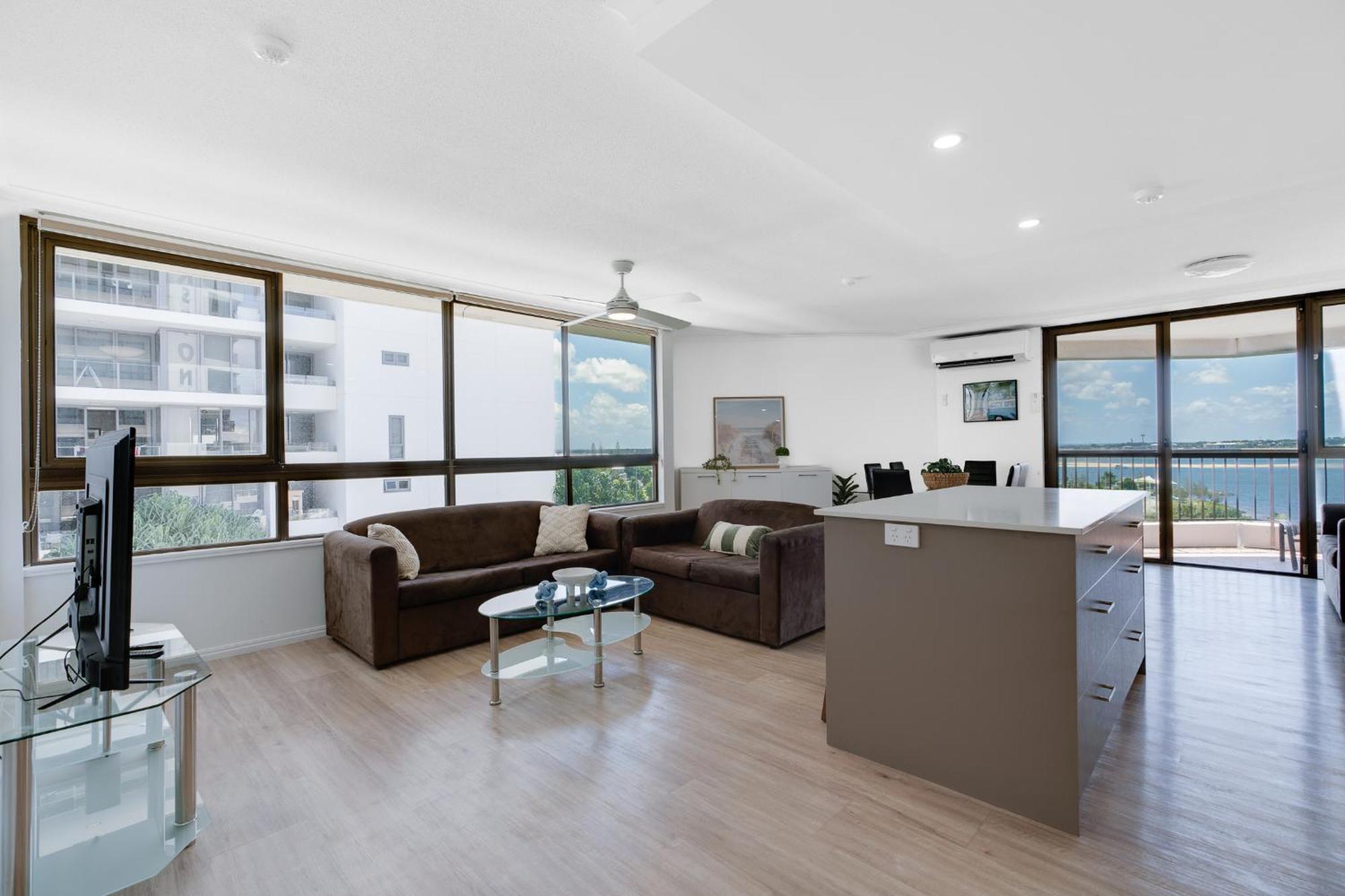 Apartment Paradise! 2br In The Heart Of Gc With Ocean Views